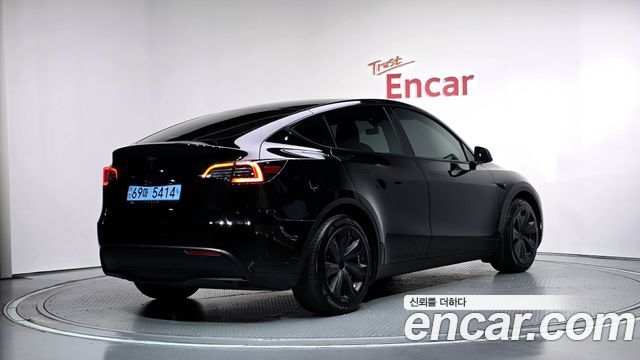 Tesla Model Y RWD 2024 — фото 2