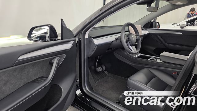 Tesla Model Y RWD 2024 — фото 10