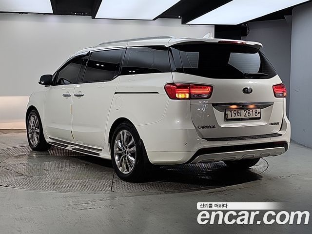 Kia Carnival 9-seater Prestige 2015 — фото 3