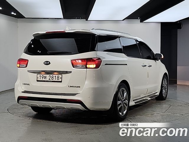 Kia Carnival 9-seater Prestige 2015 — фото 4