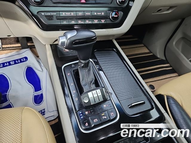 Kia Carnival 9-seater Prestige 2015 — фото 8