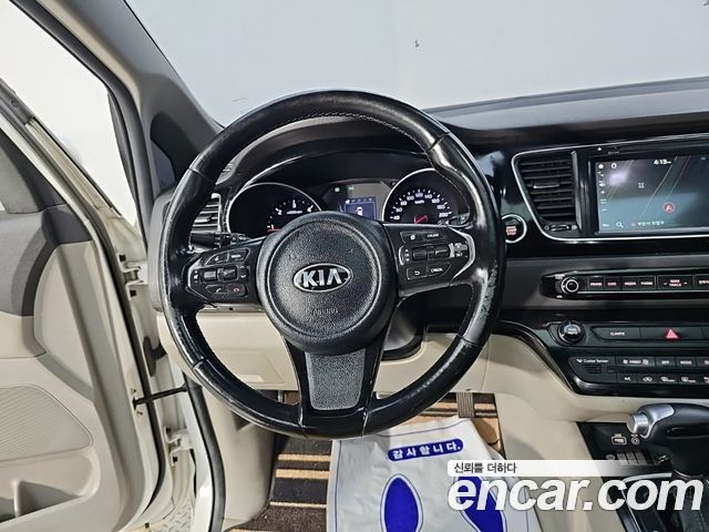 Kia Carnival 9-seater Prestige 2015 — фото 9