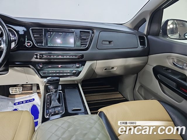 Kia Carnival 9-seater Prestige 2015 — фото 10