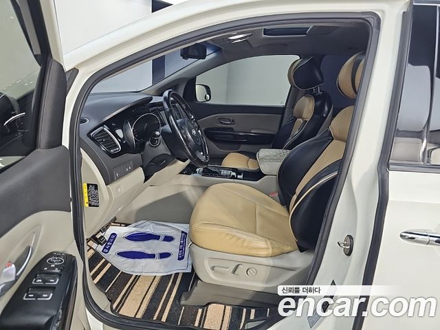 Kia Carnival 9-seater Prestige 2015 — фото 15