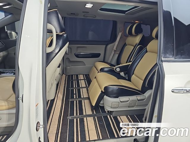Kia Carnival 9-seater Prestige 2015 — фото 16