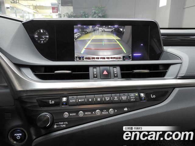 Lexus ES300h (VII) Executive 2019 — фото 19