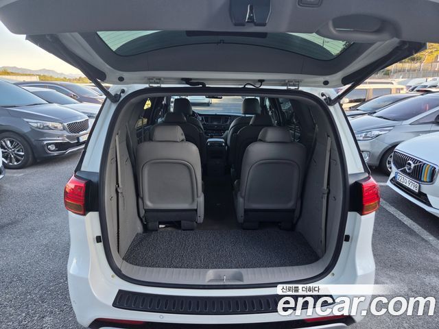 Kia Carnival 9-seater Prestige 2015 — фото 8