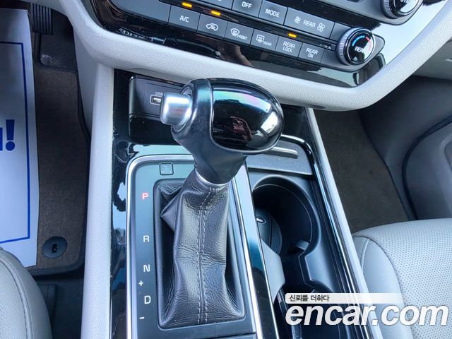 Kia Carnival 9-seater Prestige 2015 — фото 9