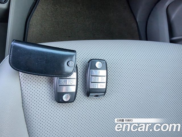 Kia Carnival 9-seater Prestige 2015 — фото 19