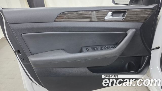 Hyundai Sonata (LF) 2.0 Smart 2015 — фото 24