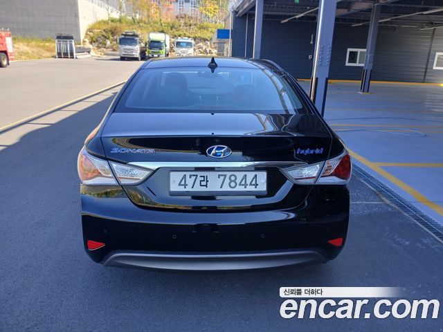 Hyundai Sonata Hybrid 2.0 Premium 2014 — фото 4