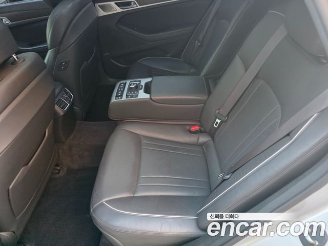 Genesis G80 3.3 GDI AWD Premium Luxury 2017 — фото 18