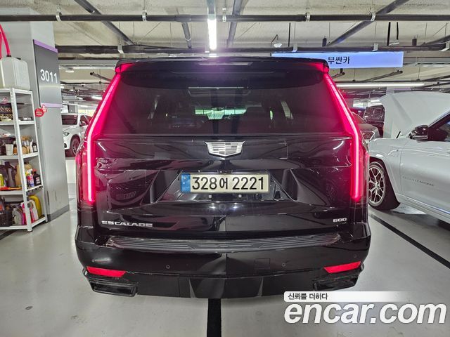 Cadillac Escalade (V) 6.2 Sports Platinum 2022 — фото 2