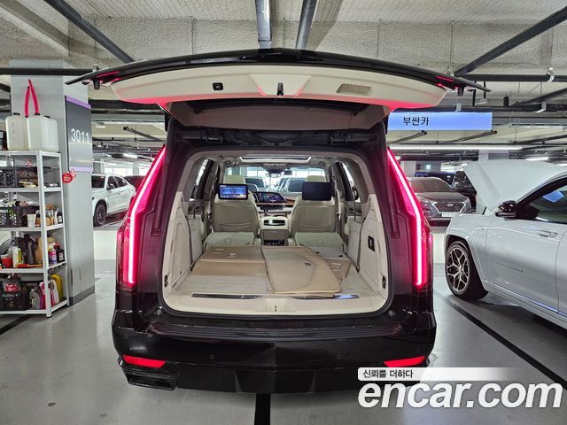 Cadillac Escalade (V) 6.2 Sports Platinum 2022 — фото 3