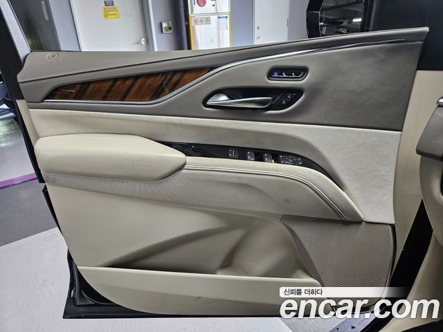 Cadillac Escalade (V) 6.2 Sports Platinum 2022 — фото 16