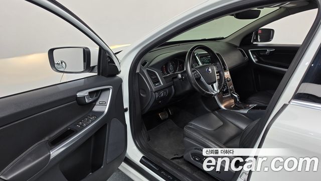 Volvo XC60 D3 1st 2016 — фото 10