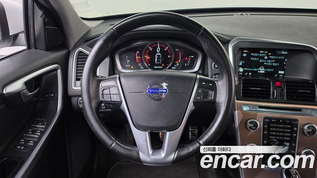 Volvo XC60 D3 1st 2016 — фото 13