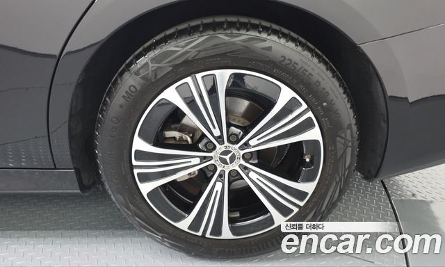 Mercedes-Benz E-Class (W214) E200 Avantgarde 2024 — фото 27
