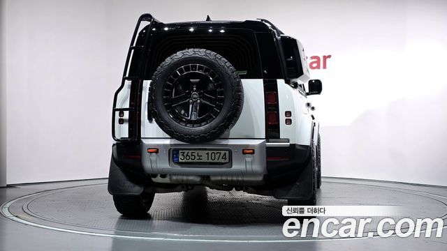 Land Rover Defender (L663) 110 D250 SE 2022 — фото 4