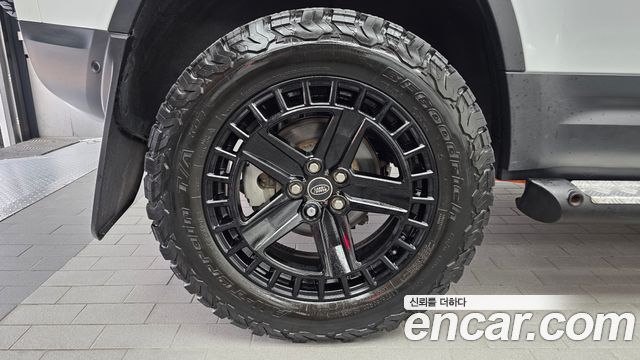 Land Rover Defender (L663) 110 D250 SE 2022 — фото 5