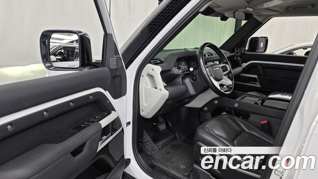 Land Rover Defender (L663) 110 D250 SE 2022 — фото 10