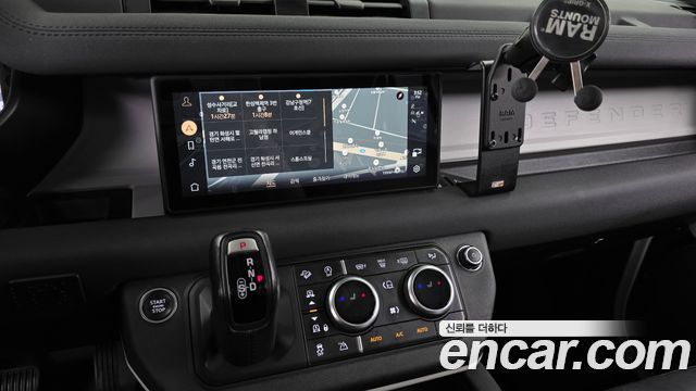 Land Rover Defender (L663) 110 D250 SE 2022 — фото 13