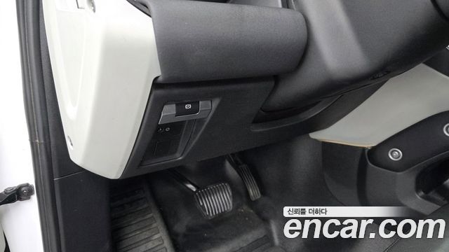 Land Rover Defender (L663) 110 D250 SE 2022 — фото 17