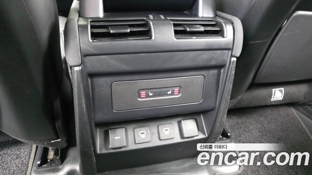 Land Rover Defender (L663) 110 D250 SE 2022 — фото 19