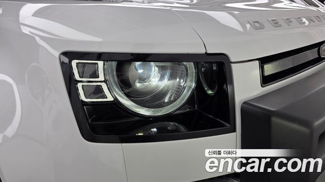 Land Rover Defender (L663) 110 D250 SE 2022 — фото 22
