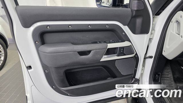 Land Rover Defender (L663) 110 D250 SE 2022 — фото 24