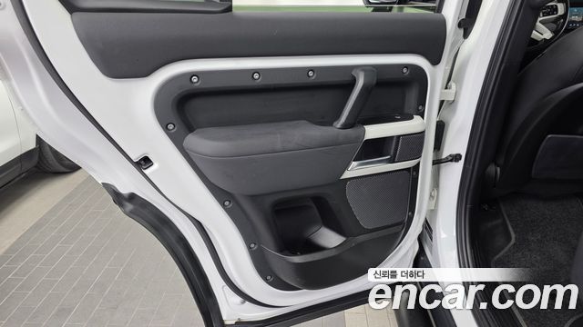 Land Rover Defender (L663) 110 D250 SE 2022 — фото 25