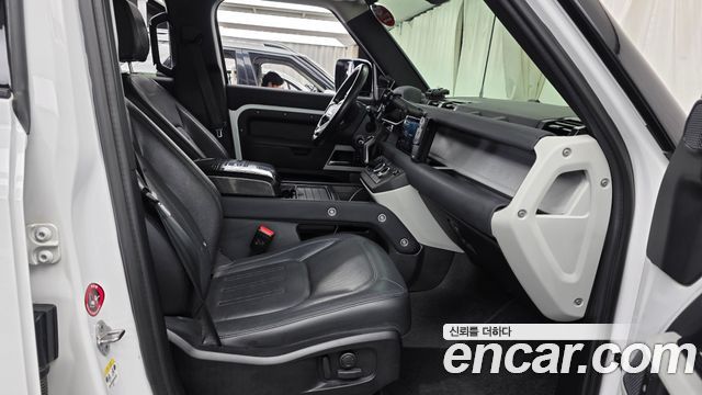 Land Rover Defender (L663) 110 D250 SE 2022 — фото 26