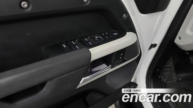 Land Rover Defender (L663) 110 D250 SE 2022 — фото 28