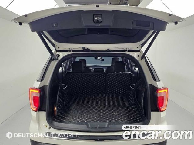 Ford Explorer 2.3 Limited 4WD 5th 2019 — фото 23