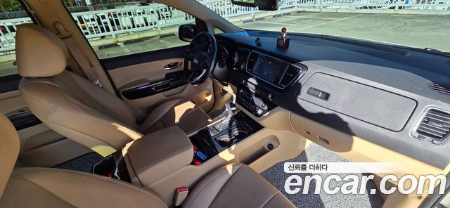 Kia Carnival 9-seater Noblesse 2017 — фото 10