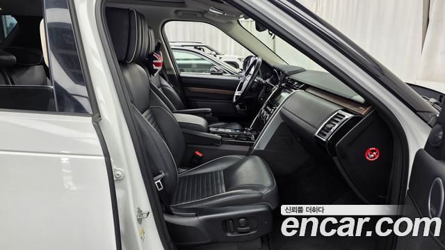 Land Rover Discovery 5 3.0 TD6 HSE Luxury 2017 — фото 11