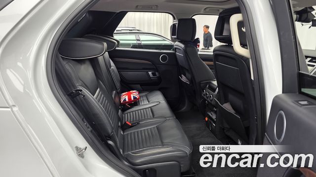 Land Rover Discovery 5 3.0 TD6 HSE Luxury 2017 — фото 12