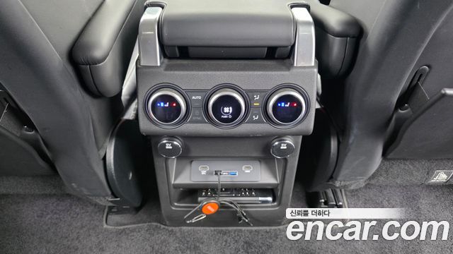 Land Rover Discovery 5 3.0 TD6 HSE Luxury 2017 — фото 18