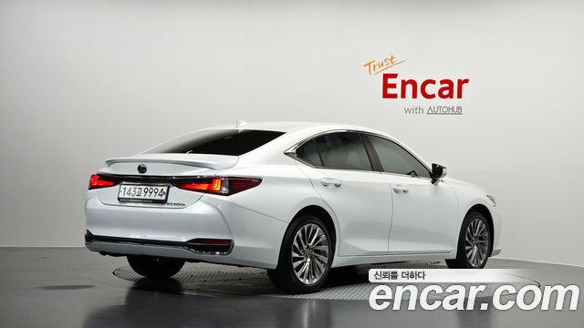 Lexus ES300h (VII) Luxury Plus 2023 — фото 2