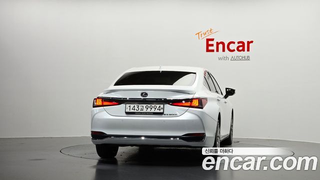 Lexus ES300h (VII) Luxury Plus 2023 — фото 4