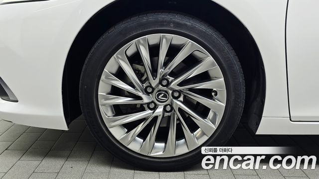 Lexus ES300h (VII) Luxury Plus 2023 — фото 5