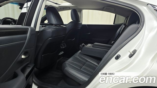 Lexus ES300h (VII) Luxury Plus 2023 — фото 16