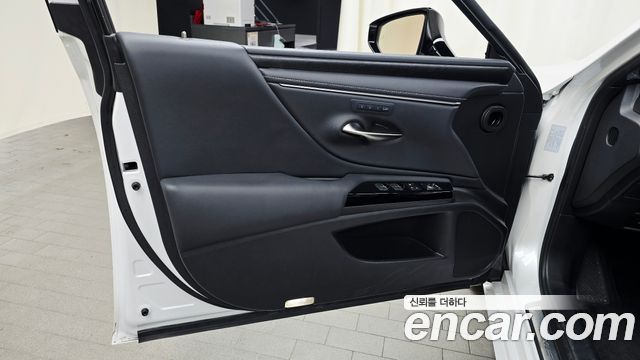 Lexus ES300h (VII) Luxury Plus 2023 — фото 30