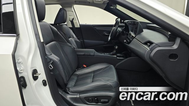 Lexus ES300h (VII) Luxury Plus 2023 — фото 32