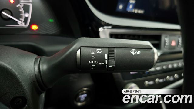 Lexus ES300h (VII) Luxury Plus 2023 — фото 36