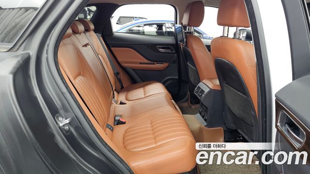 Jaguar F-PACE 20d Portfolio 2018 — фото 12