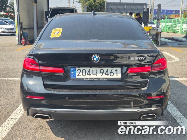 BMW 5 Series (G30) 520i Luxury 2023 — фото 3