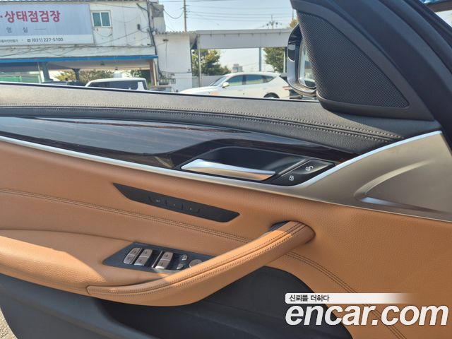 BMW 5 Series (G30) 520i Luxury 2023 — фото 16