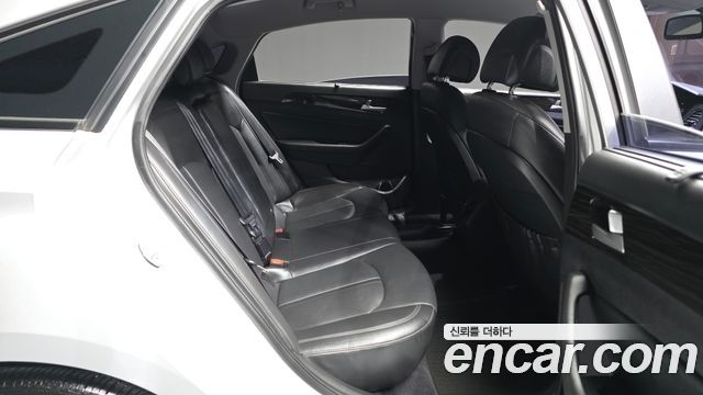 Hyundai Sonata (LF) 2.0 Smart Special 2016 — фото 12