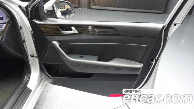Hyundai Sonata (LF) 2.0 Smart Special 2016 — фото 24